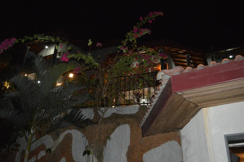 Elegante The Villa كاندي