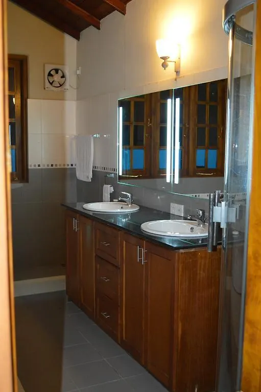 Elegante The Villa كاندي