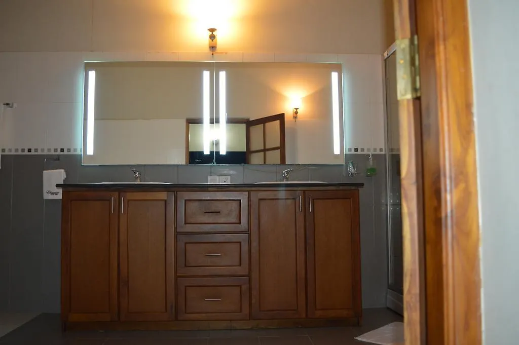 Elegante The Villa كاندي