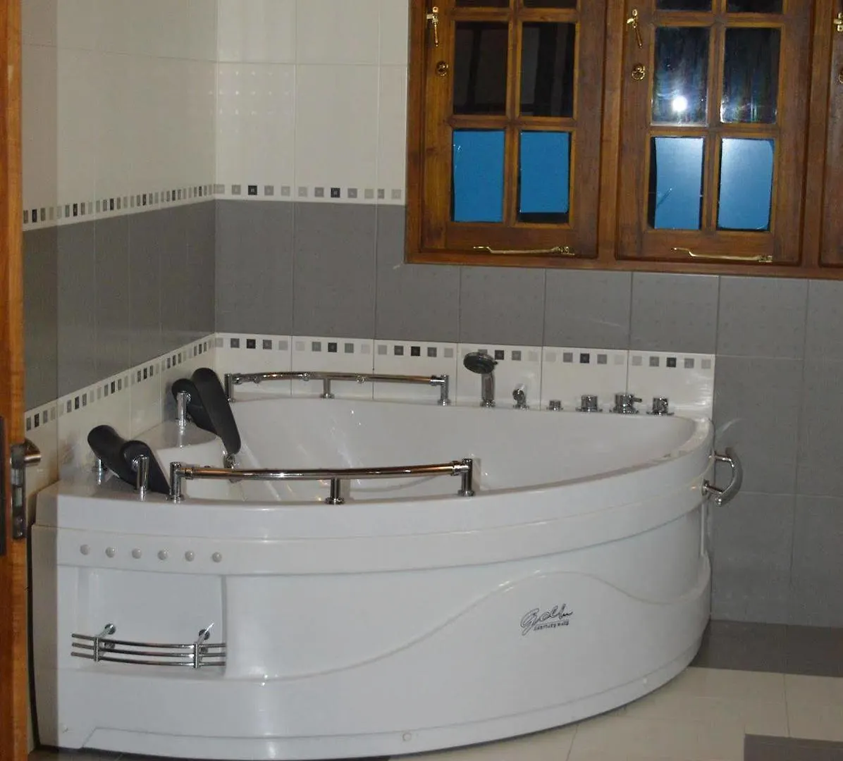 Elegante The Villa كاندي 0*,